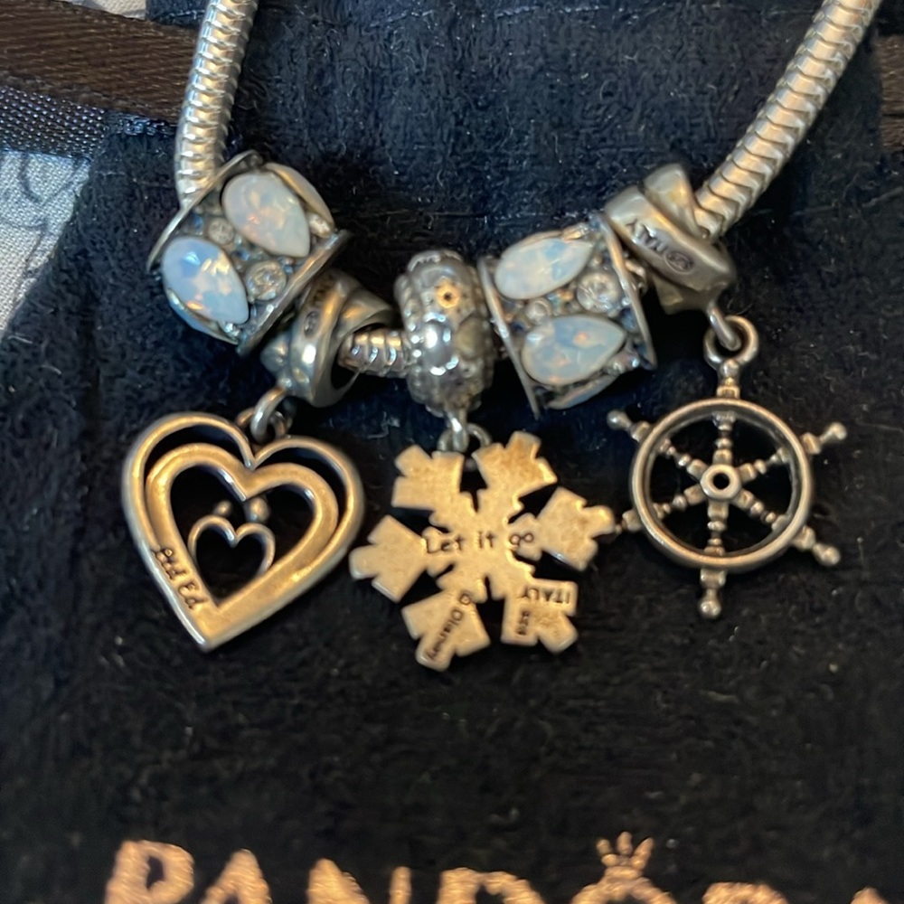 Pandora charm bracelet - Picture 4 of 4